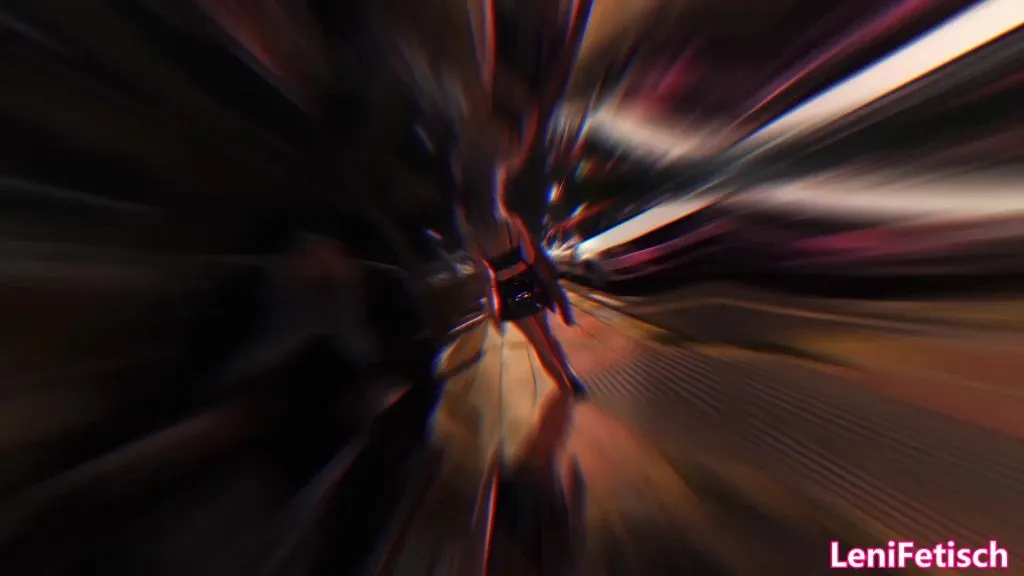 thumbnail foto nr. 1 von WÄHREND DER WARTEZEIT AUF TRIXI PUBLIC DEN DILDO ABGERITTEN!