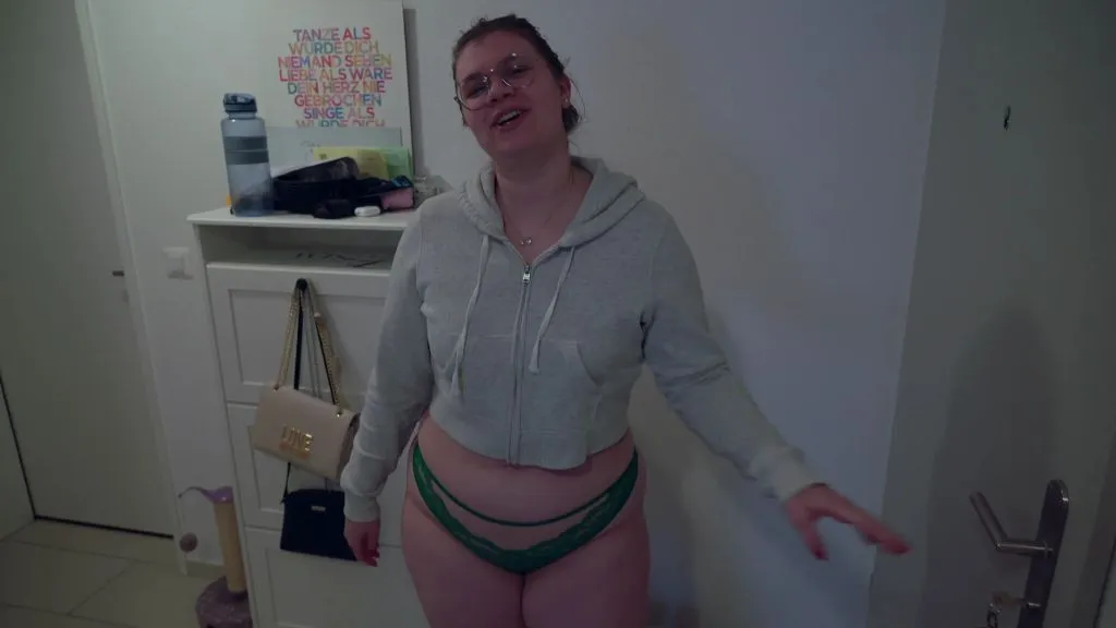 thumbnail foto nr. 1 von 18 jähriger entjungfert!! Nicht mal Haare am Sack!!