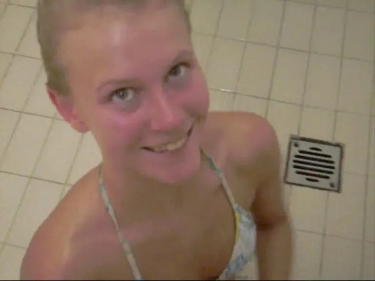 thumbnail foto nr. 5 von Im Schwimmbad