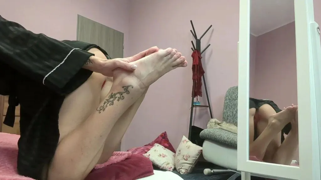 thumbnail foto nr. 1 von ÖL Podophilie und extreme Dildo Pflaumenwichse.Füße+Spiegel