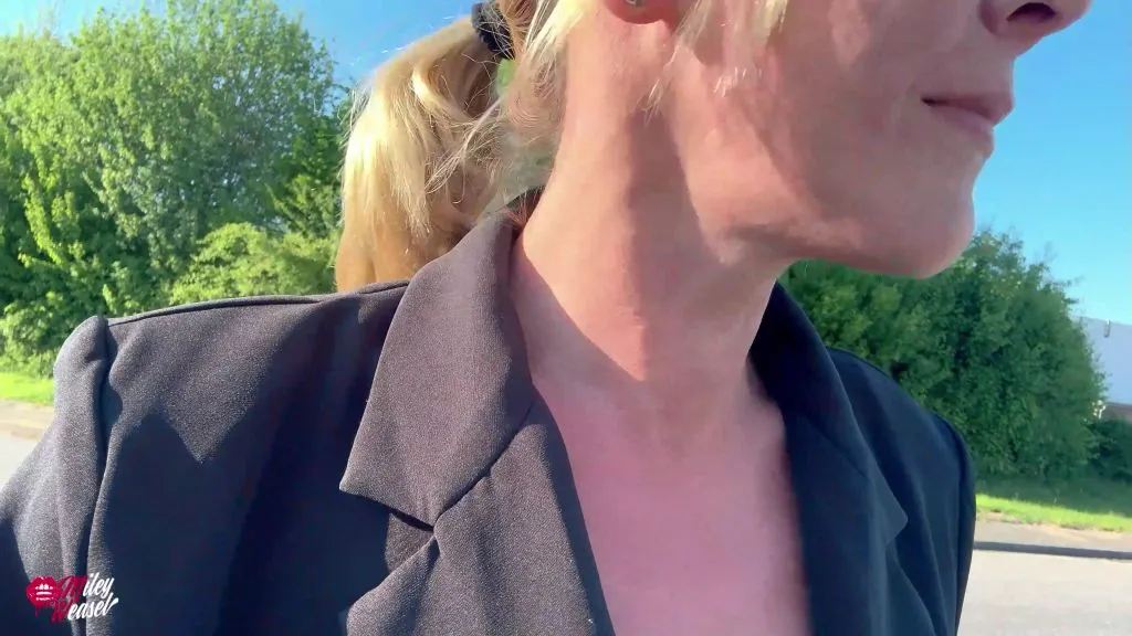 thumbnail foto nr. 1 von Schau mir in die Augen!! Perverse Straßenschlampe!! Gefessel